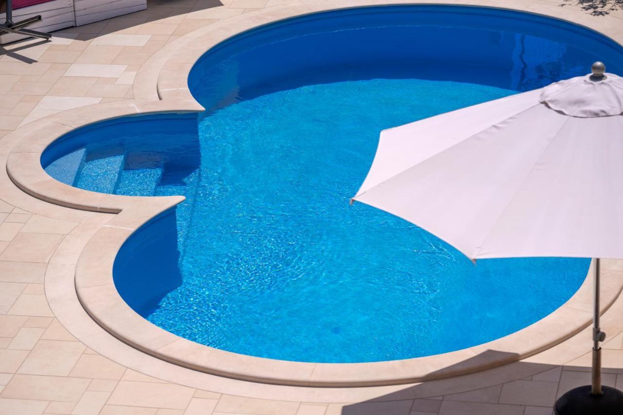 Hektorovic Poolside Apartments Bol Dış mekan fotoğraf