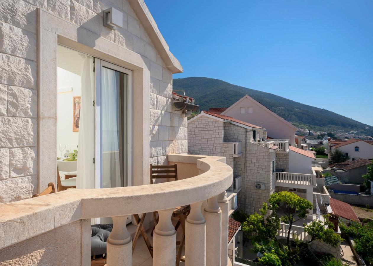 Hektorovic Poolside Apartments Bol Dış mekan fotoğraf