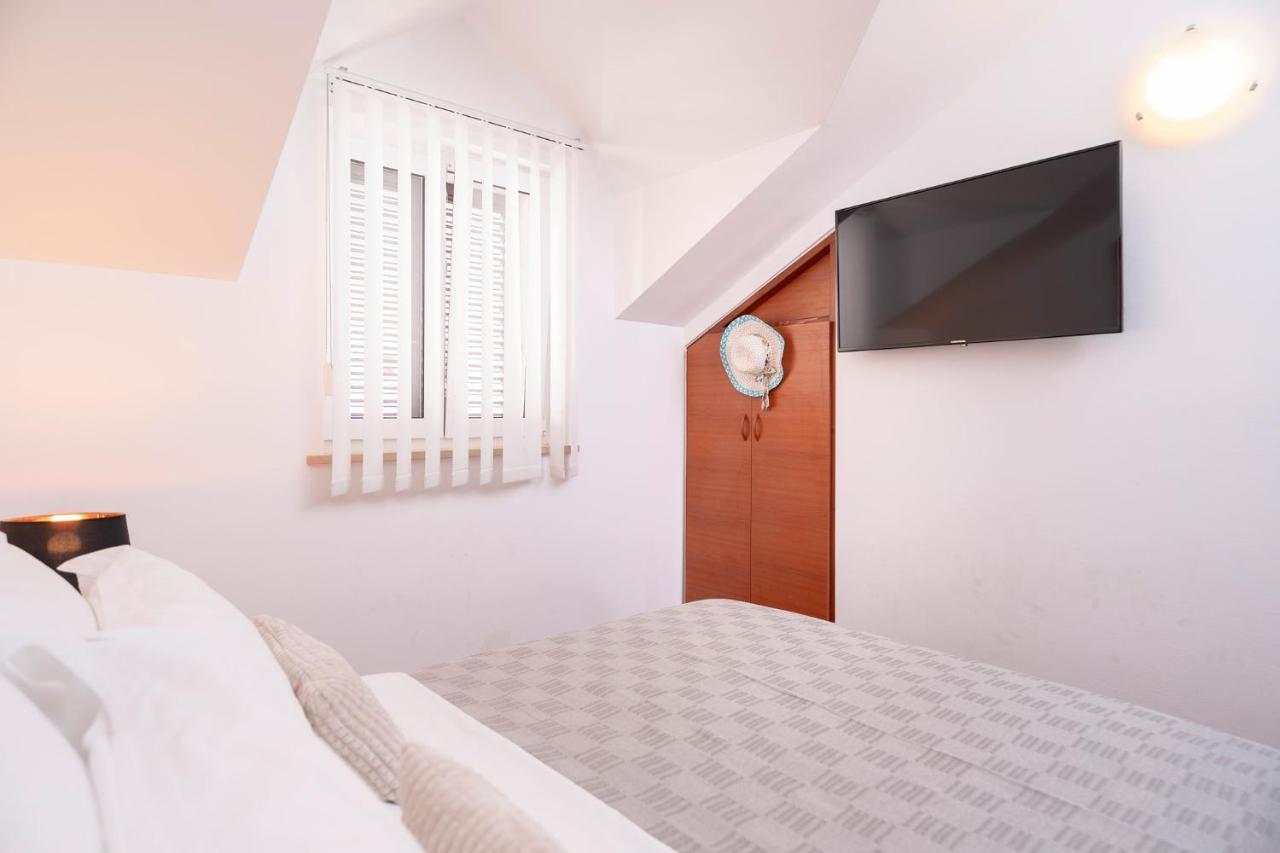 Hektorovic Poolside Apartments Bol Dış mekan fotoğraf