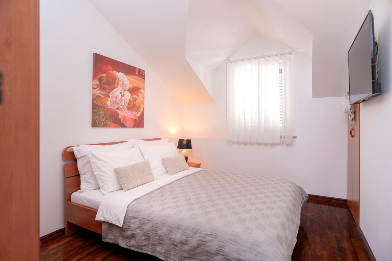 Hektorovic Poolside Apartments Bol Dış mekan fotoğraf