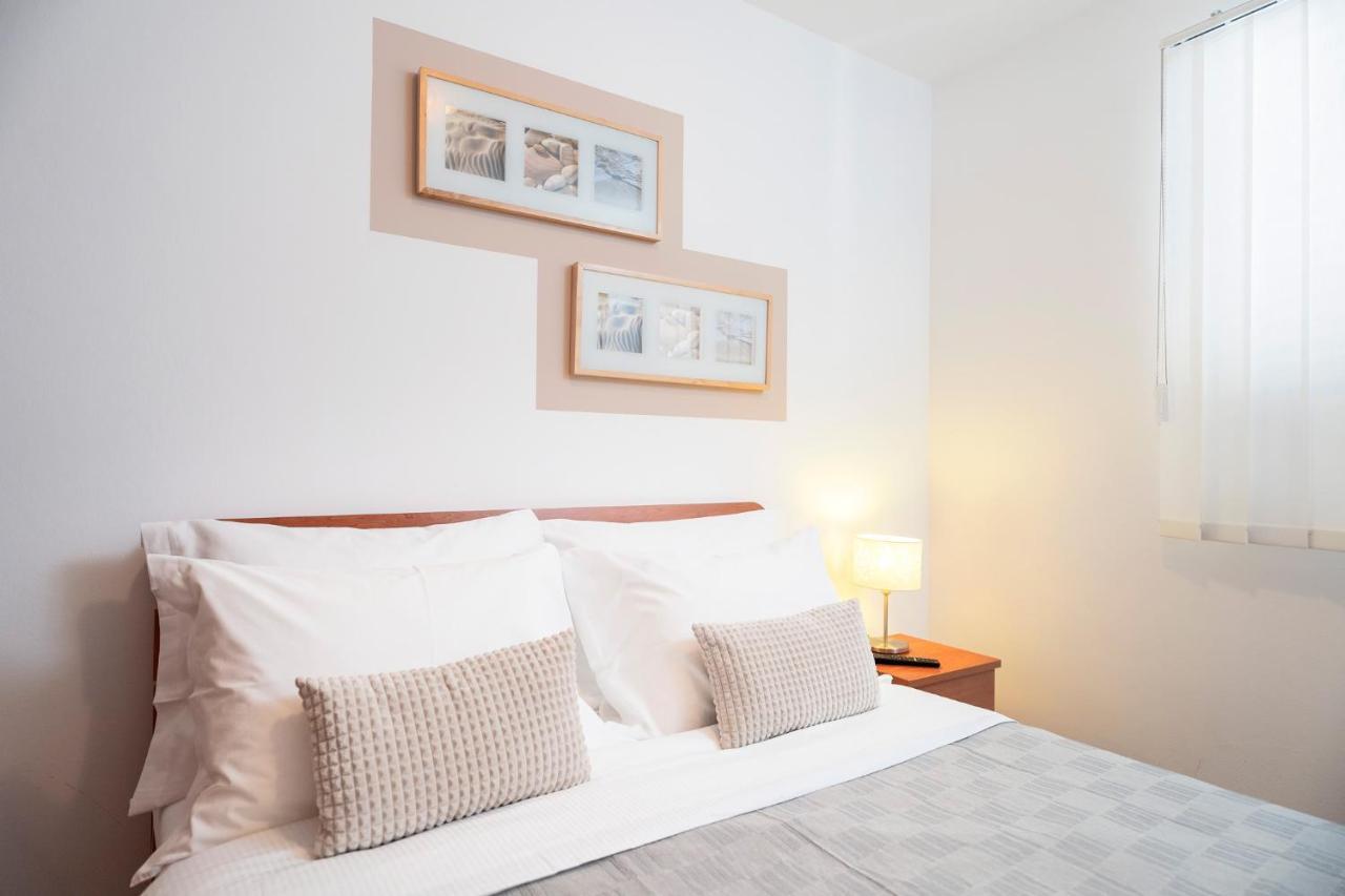 Hektorovic Poolside Apartments Bol Dış mekan fotoğraf